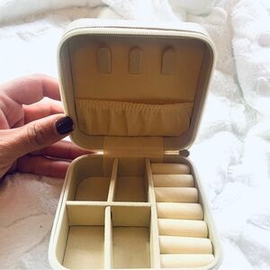 NWOT Jewelry Box Organizer – Travel Size ✨